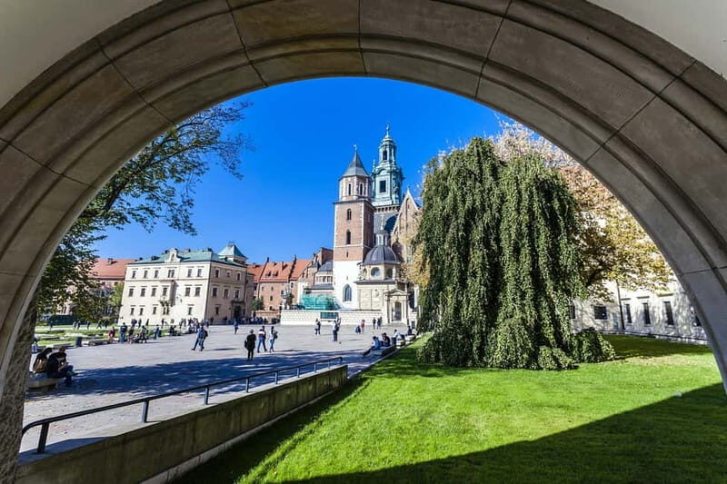 Krakow: Wawel Hill Audioguide Tour - Dragon’s Den finish: the final scene that makes the walk memorable