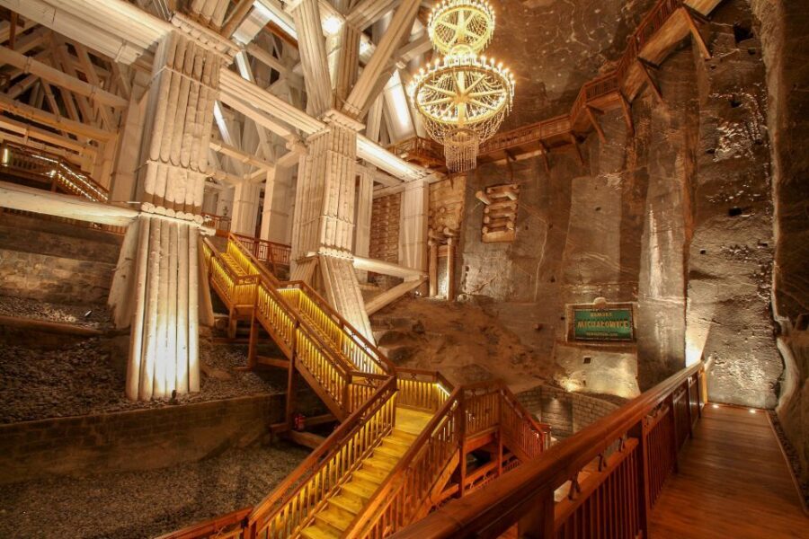 Kraków: Wieliczka Salt Mine Guided Tour with Hotel Pickup - Entering underground with a live certified guide