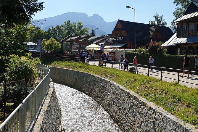 Krakow - Zakopane: Funicular, Cheese and Highland Highlights - Krupówki Street free time: where you actually feel Zakopane