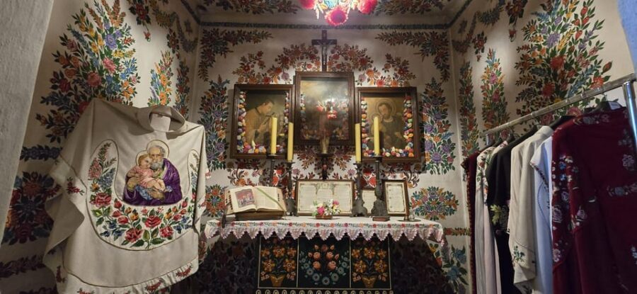 Krakow: Zalipie Village Tour - Felicja Curyłowa Cottage: how one person boosted a whole tradition