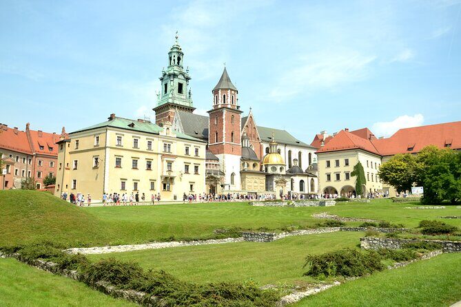 Krakow's Essential Tour of the Old Town and Wawel Castle - Jagiellonian University and Collegium Novum: Krakow Through WWII