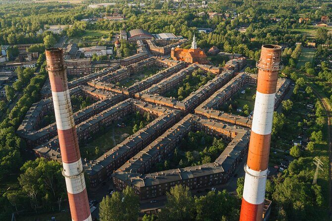 Nikiszowiec Industrial District Private Tour - Liberation Square and common portals: how the neighborhood ran