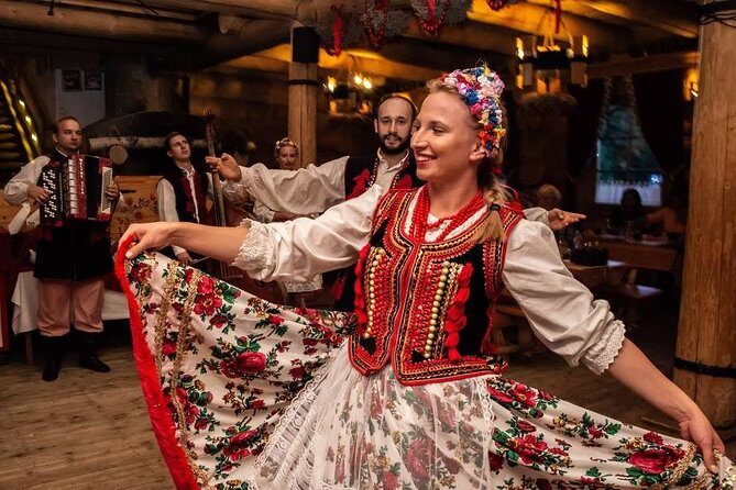 Polish Folk Show and Dinner From Krakow - Drinks and pace: unlimited beer and wine without the awkwardness