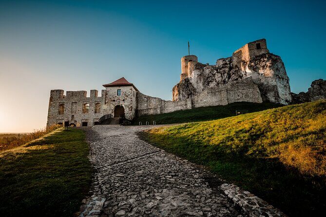 Private Guided Tour to Trail of the Eagles Nests from Krakow - Stop 3: Pieskowa Skała Castle and the Renaissance courtyard feel