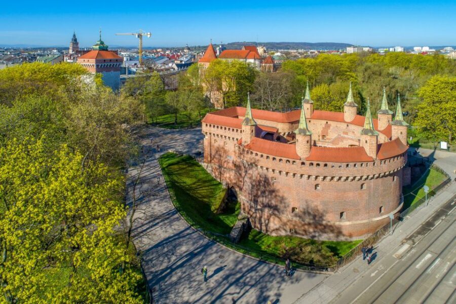 Private Krakow Tour: St. Mary’s, Cloth Hall & More - Key highlights at a glance