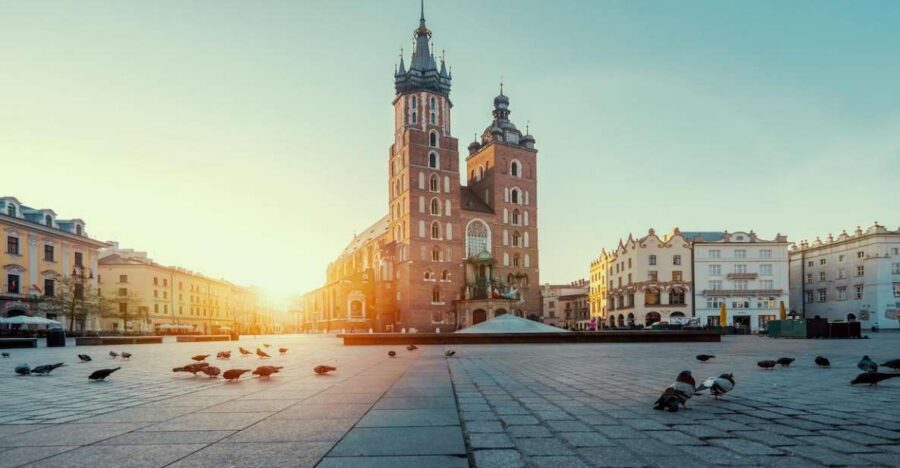 Private Krakow Tour: St. Mary’s, Cloth Hall & More - How 90 minutes plays out on your feet