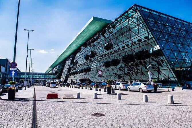 Private transfer | Krakow City - Krakow Airport Balice - Watch-Outs: Weather Conditions and the Real Risk of Flight Delays