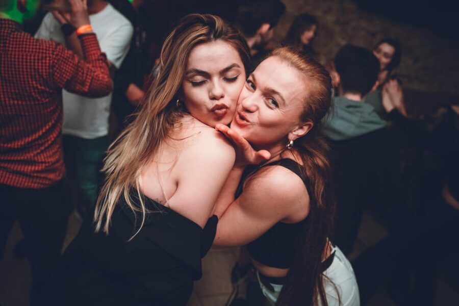 Pub Crawl - 1-hour Open Bar then Vip to 5 Clubs - Krakow - What to Bring and Quick Practical Tips