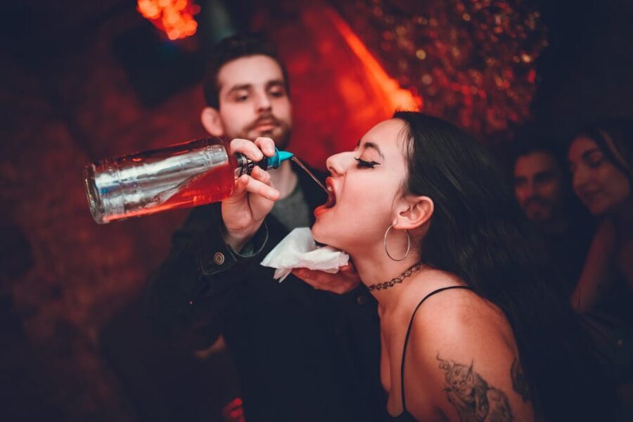 Pub Crawl - 1-hour Open Bar then Vip to 5 Clubs - Krakow - VIP Entry and Welcome Shots: How the 5 Stops Work