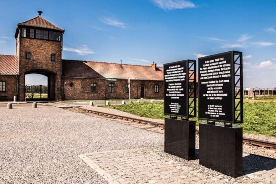 RoundTrip from Krakow to Auschwitz + Entrance Tickets - Pickup in Kraków: early start, clear handoff