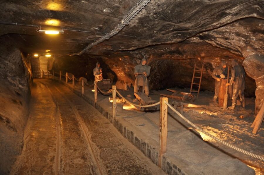 Salt Mine Wieliczka & Lunch & Schindler’s Factory Tour - Schindler’s Factory Museum: what you’ll learn in Kraków under Nazi occupation