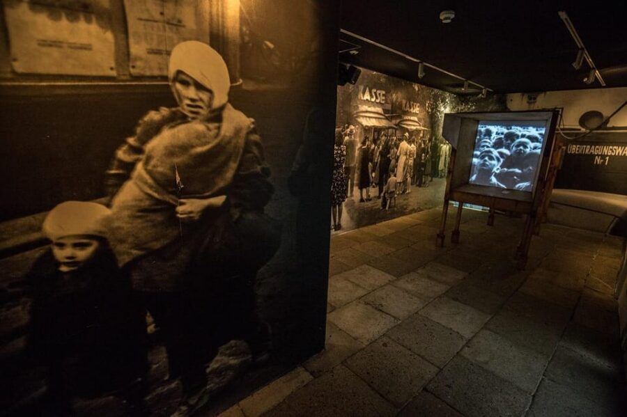 Schindler's Factory and Jewish Ghetto Guided Tour - Ghetto Heroes Square and the Chair Memorial: round-ups made visible
