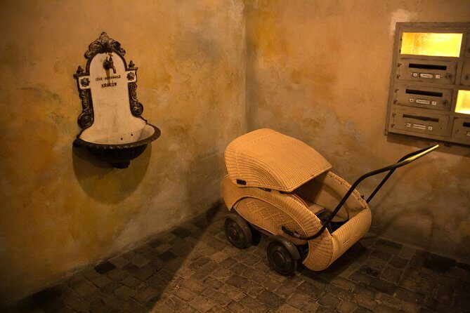 Schindler's Factory and Jewish Ghetto Walking Tour in Kraków - Price and value: what $58.81 buys you