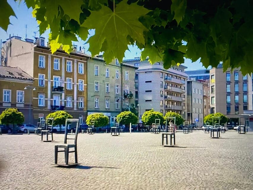 Schindler's List Movie Tour: Historic Sites & Film Location - The Podgórze transition: walking toward the factory story