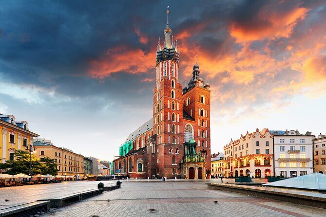 Small-group Rynek Underground Museum Guided Tour in Krakow - Walking from Cloth Hall to the underground story