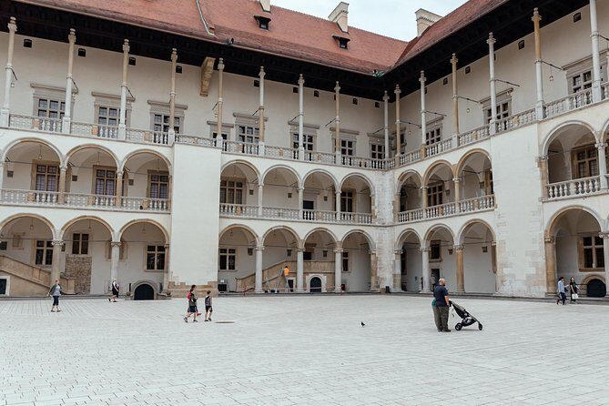 The Heart of Krakow: Old Town & Wawel Castle Private Tour - A fast, private route through Krakow’s most important stops