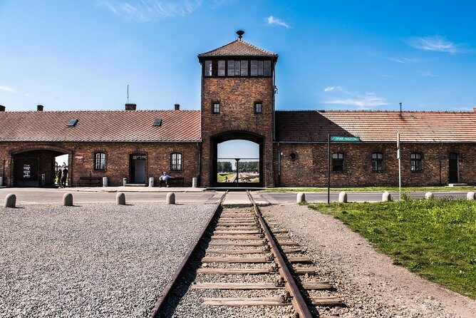 Two Day Trip to Auschwitz Birkenau and Wieliczka Salt Mine - Auschwitz I: your guided 2-hour orientation at the museum
