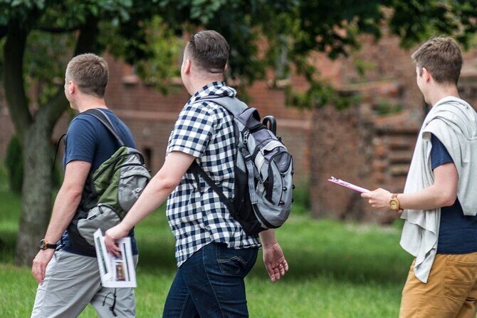 Undercover City Games: Krakow - Stop 4: Ulica Kanonicza (Kanonicza Street) for Street-Level Details