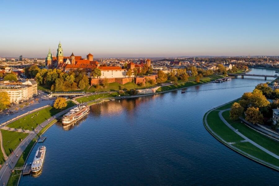 Wawel Castle and Cathedral Guided Tour - Wawel Hill: where the Vistula bend turns into royal power