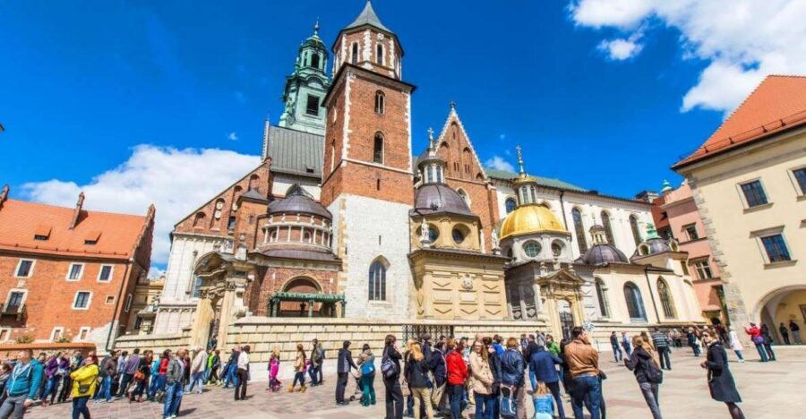 Wawel Castle, Cathedral, Old Town and St. Mary's Basilica - How the 3.5 hours actually works: pacing, crowds, and walking